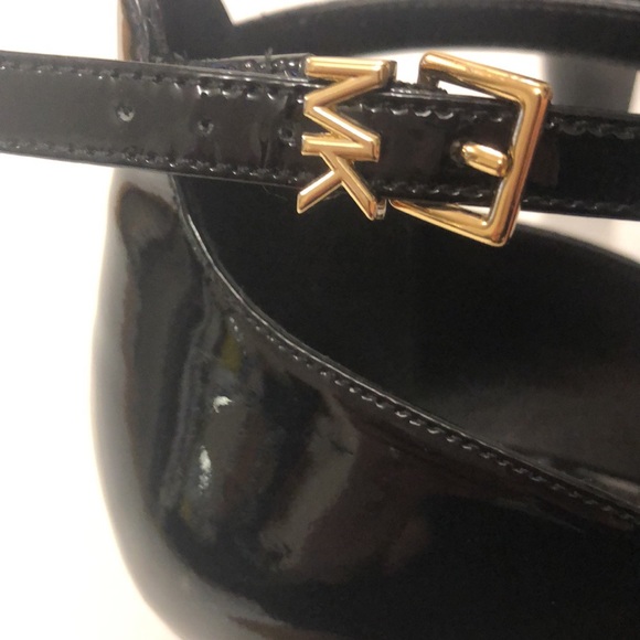 Michael Kors 10M High Heel Black Patent Leather Adjustable strap Gold Logo clasp - Picture 13 of 15